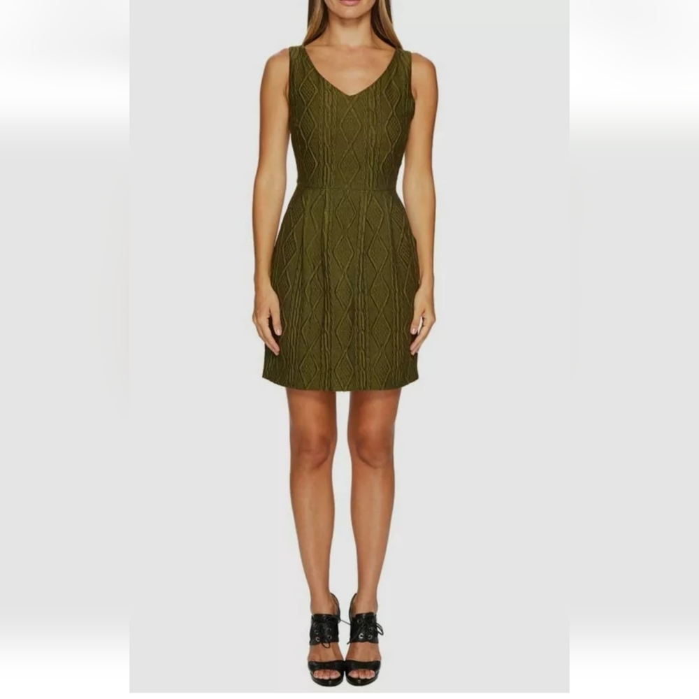 $878 Boutique Moschino Women's Green V-Neck Sleeveless Knit Sheath Dress…